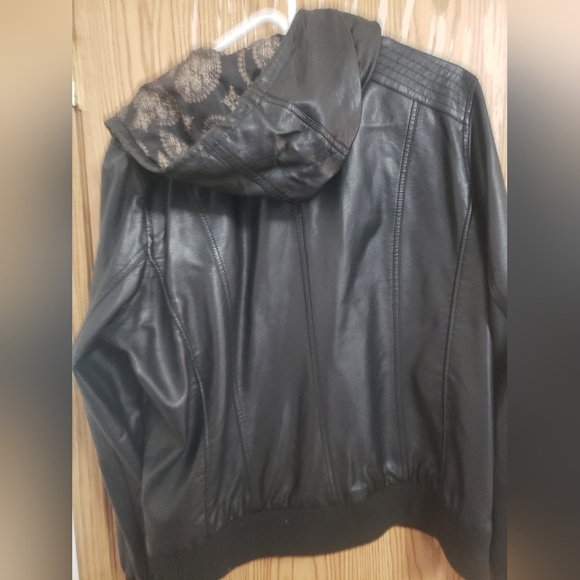 *sold*Leather Jacket - Picture 4 of 4